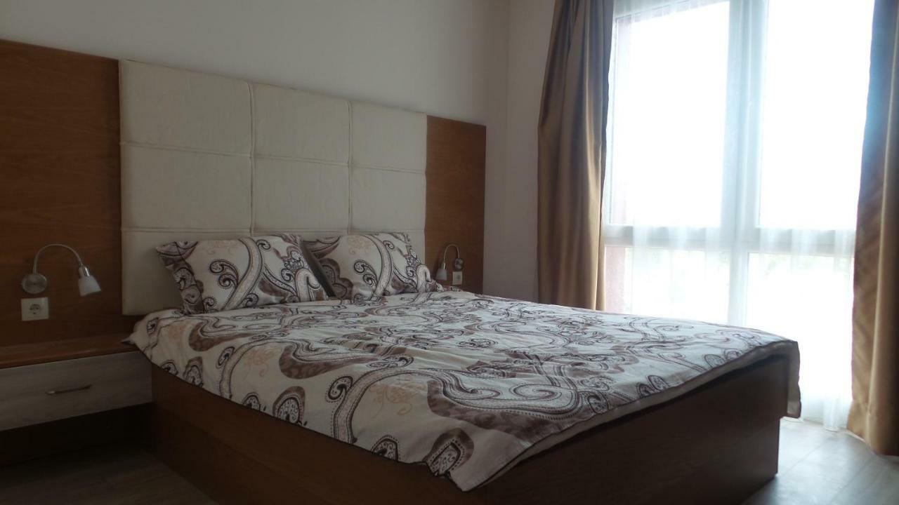 Astoria Apartment เวลีคอเทอร์โนโว ภายนอก รูปภาพ