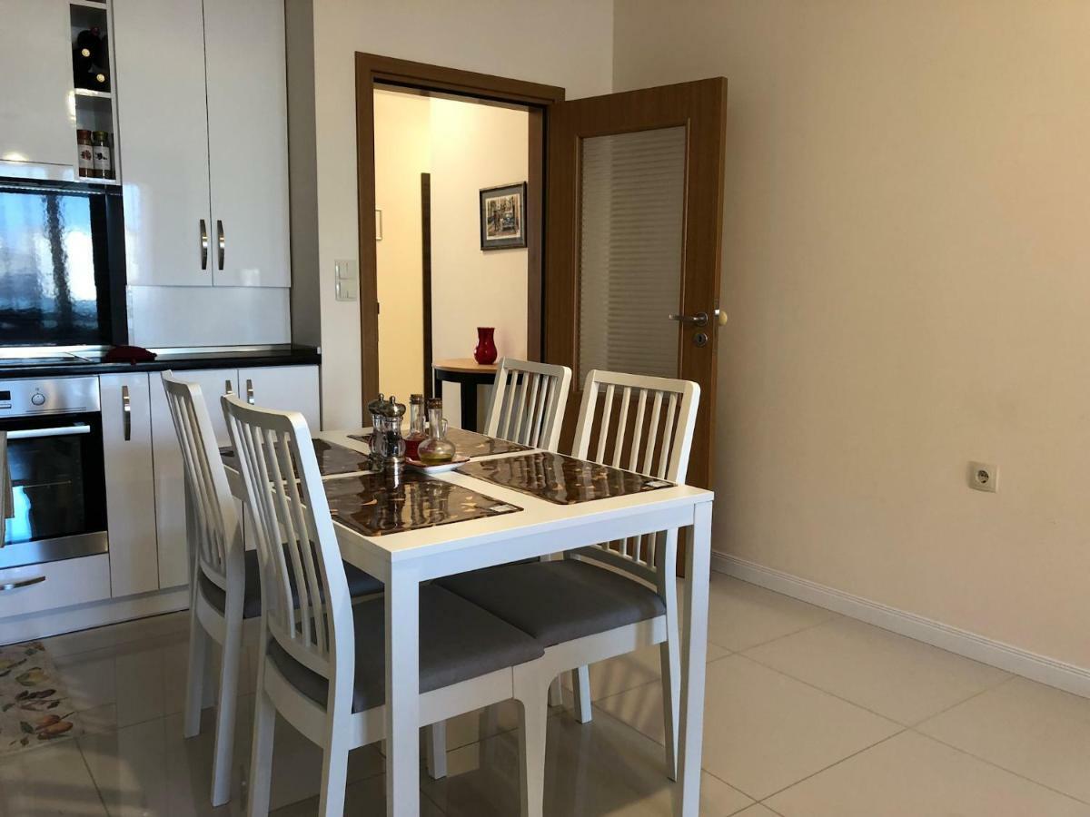 Astoria Apartment เวลีคอเทอร์โนโว ภายนอก รูปภาพ